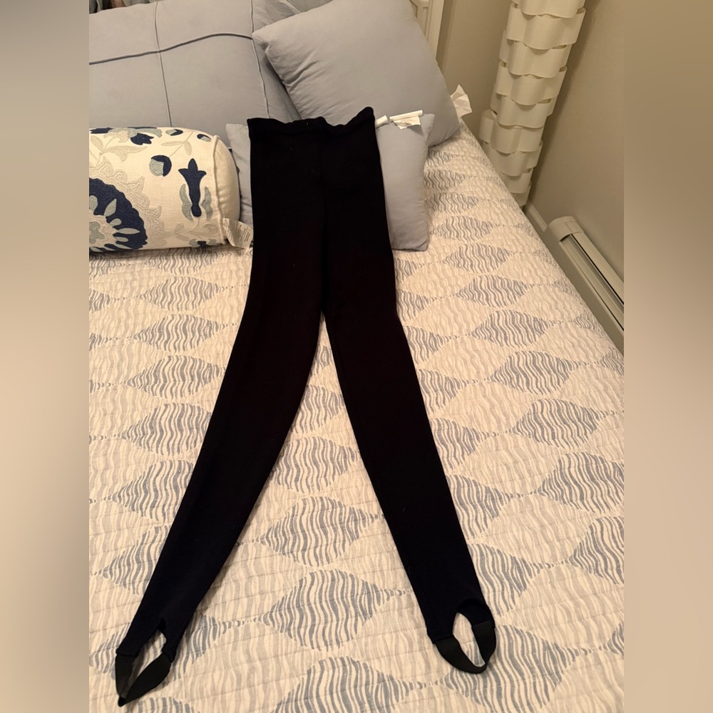 Donn Karen - High waisted Fitted Leggings with Stirrup Hem